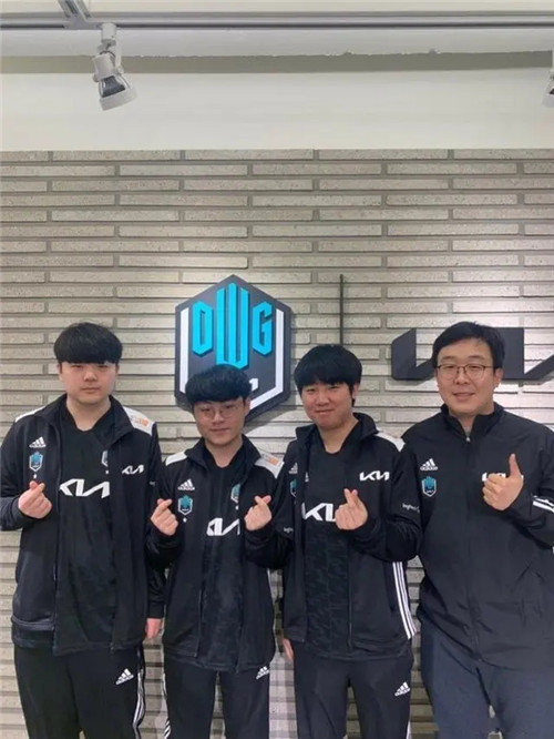 更是新人崭 更是新人崭